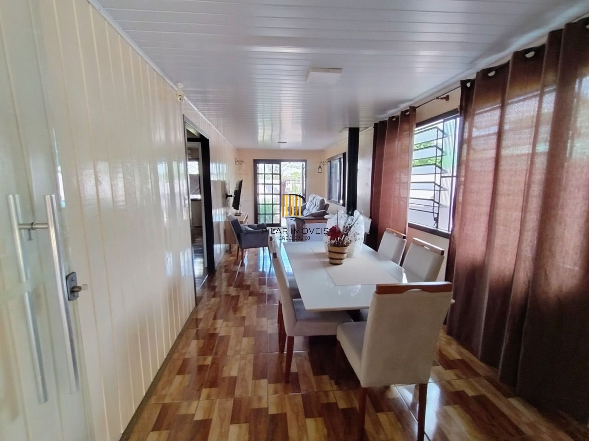 Casa de 4 dormitórios e 4 vagas de garagem em Canoas.