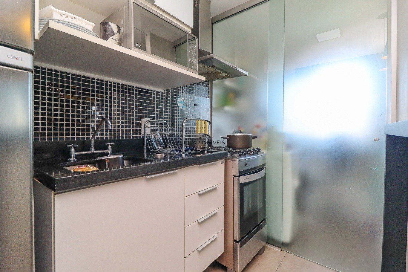 Apartamento de 3 dormitórios e 1 vaga de garagem no bairro Azenha/Porto Alegre.