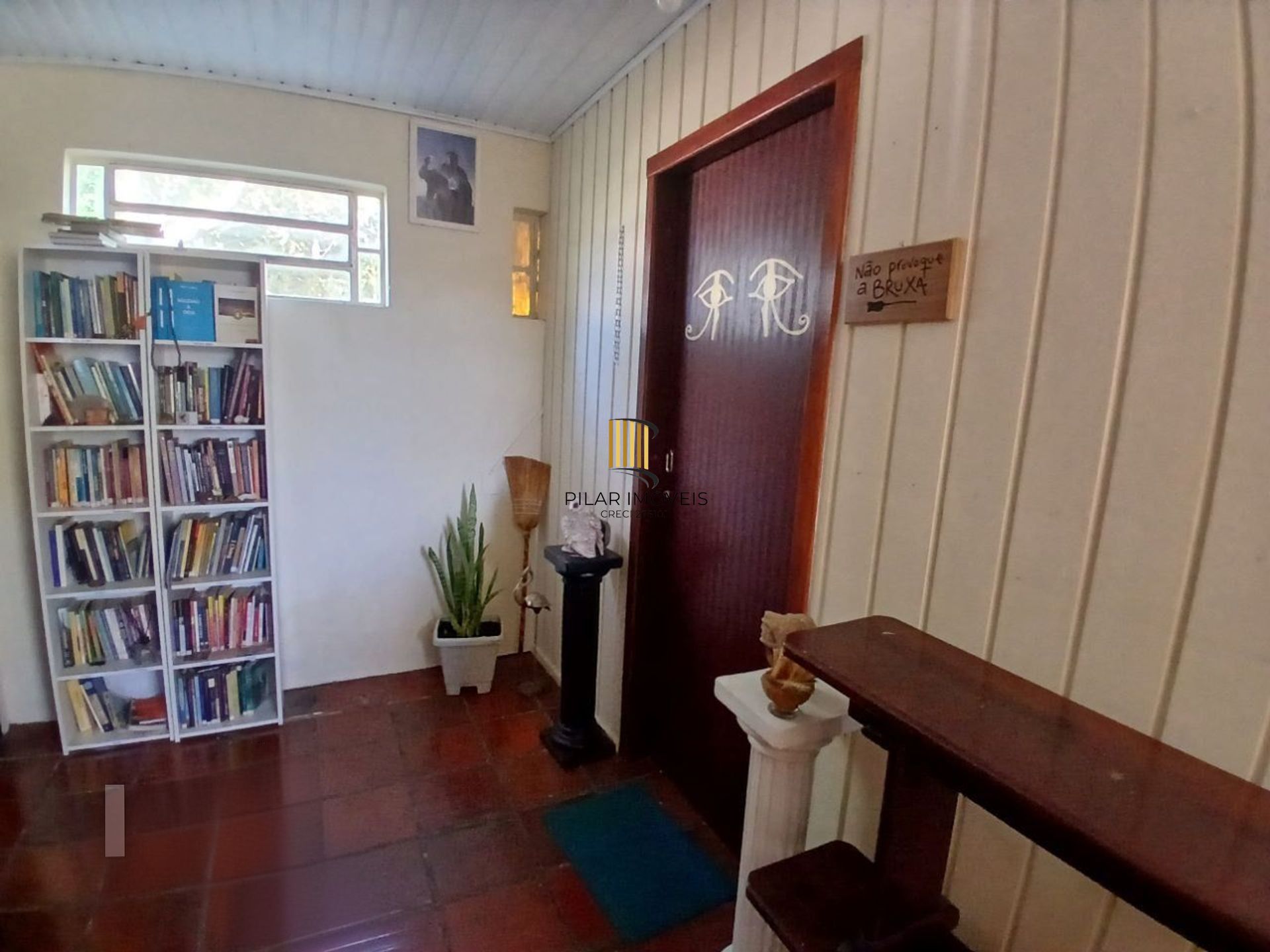 Casa com 3 dormitótrios, piscina e 2 vagas de garagem em Canoas.