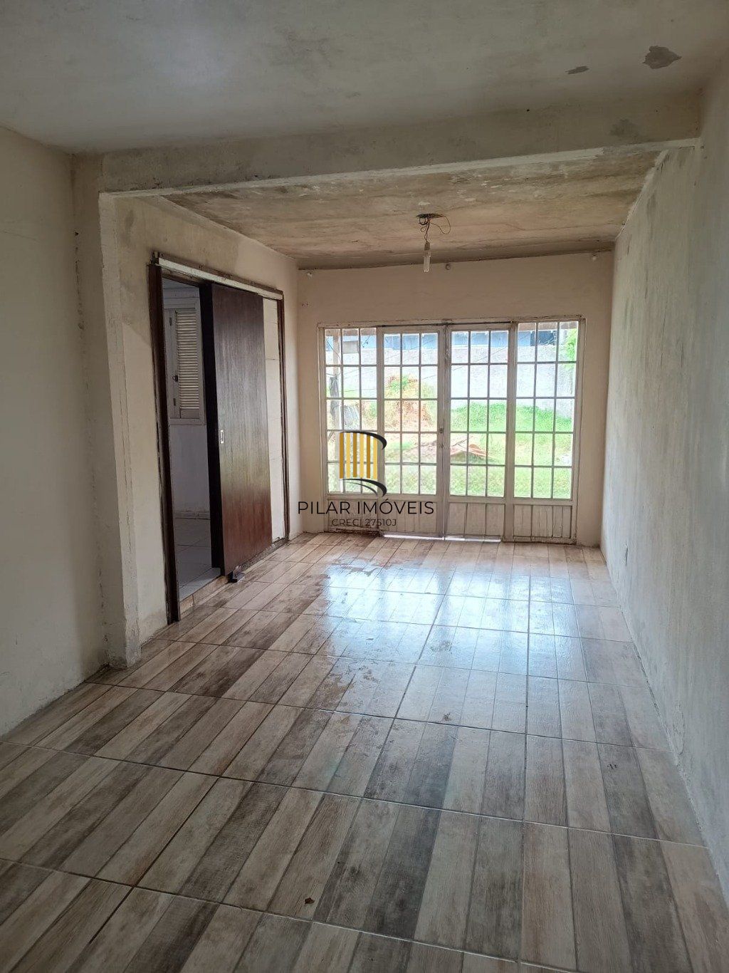 Casa com 2 dormitórios e 2 vagas de garagem em Canoas.