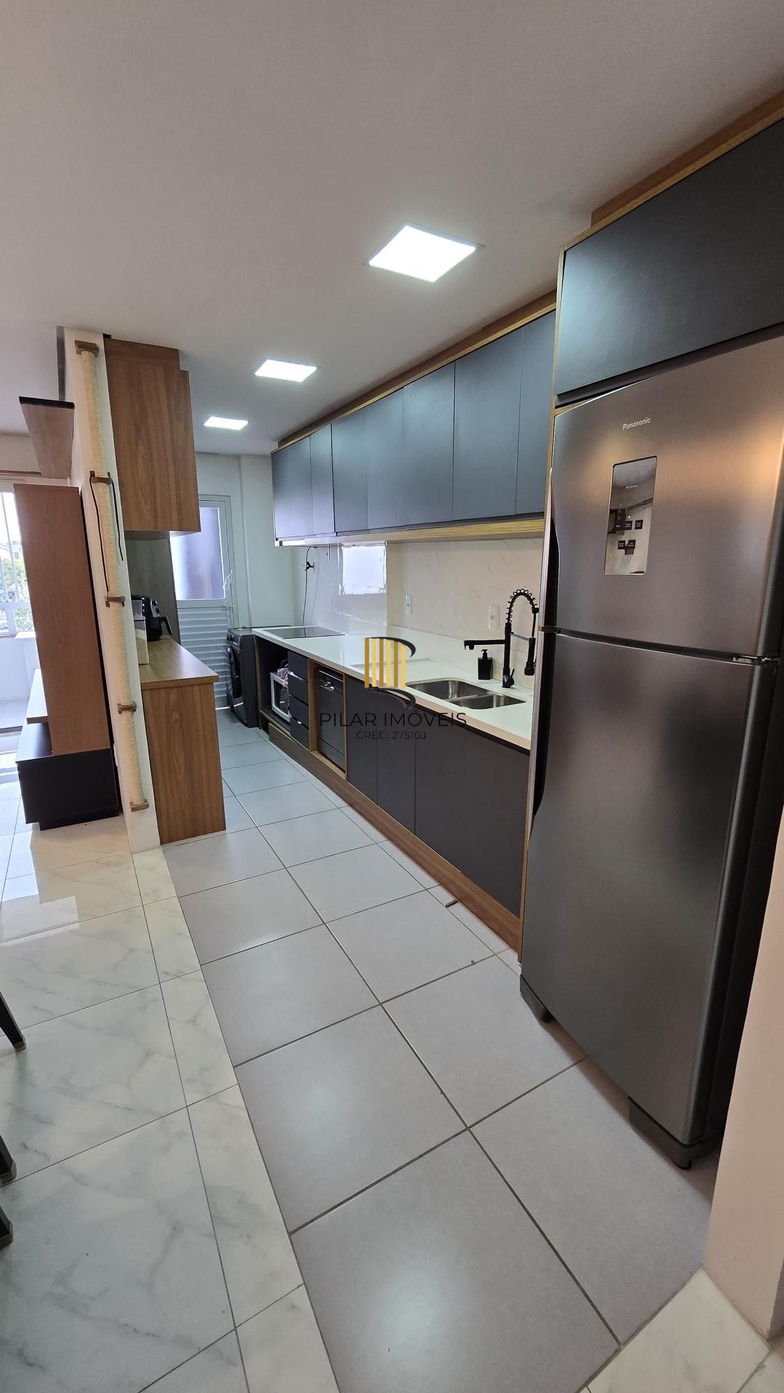 Apartamento semimobiliado com 2 dormitórios (1 suíte) em Gravataí