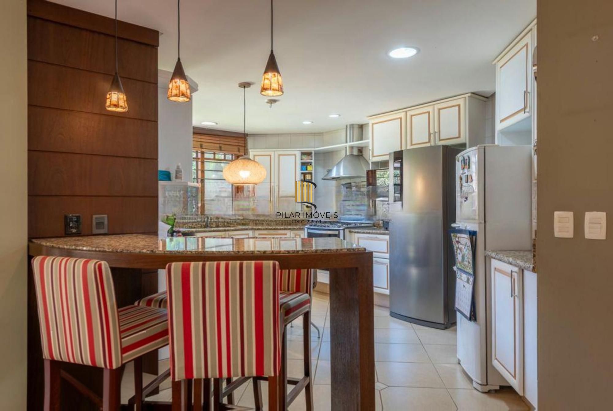 Casa com 5 dormitórios, 2 suítes, 2 vagas,360m² à venda no Jardim Itu Sabará.