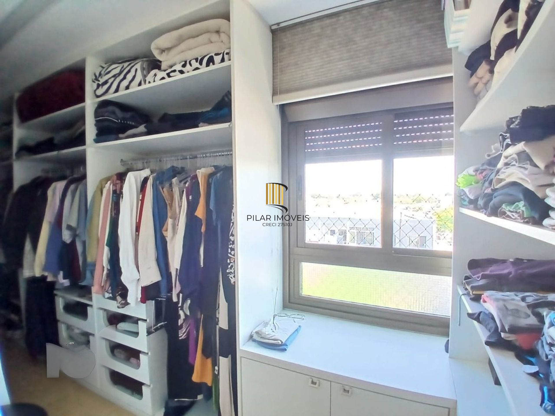 Cobertura com 4 quartos, 1 suíte, 4 vagas e elevador no bairro Igara Canoas.