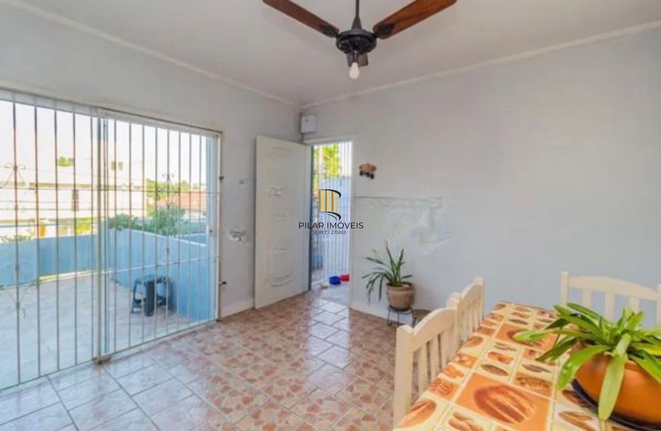 Casa com 3 Quartos e 3 banheiros à Venda, 120 m² por R$ 390.000