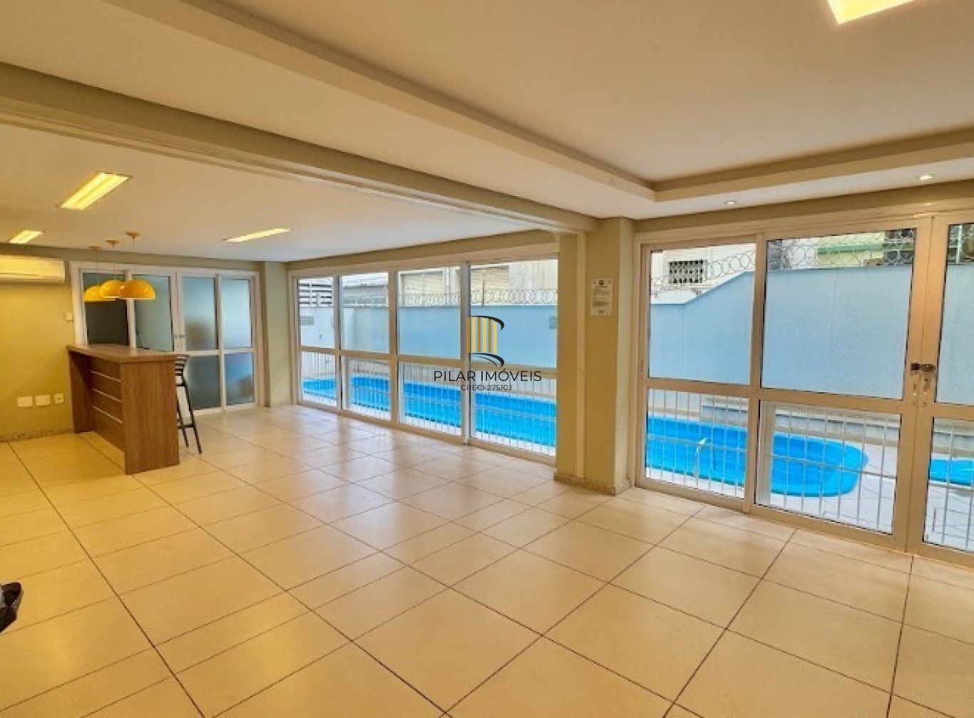 Apartamento semi mobiliado de 2 dormitórios bairro Bom Fim