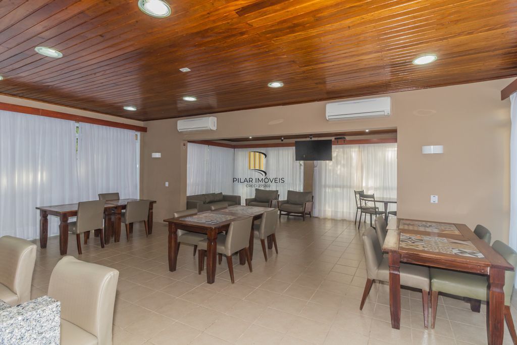 Apartamento com 2 dormitórios e 1 vaga de garagem no Bairro Humaitá