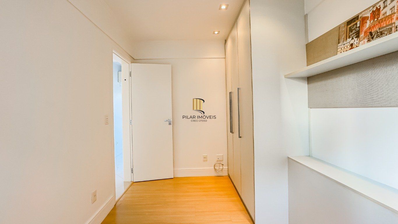 Apartamento com 3 quartos (1 suíte) e 2 vagas no Bairro Passo da Areia.