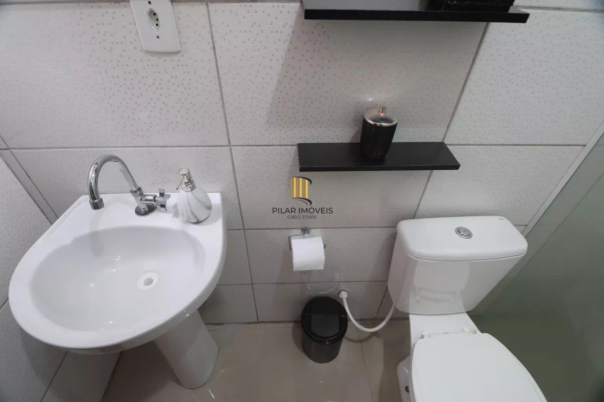 Casa de 2 quartos e 2 vagas de garagem no bairro São José Canoas.