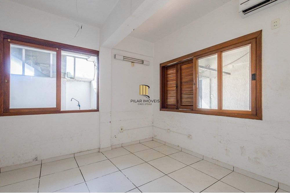 Casa com 4 quartos, 7 vagas e pátio no Bairro Higienópolis