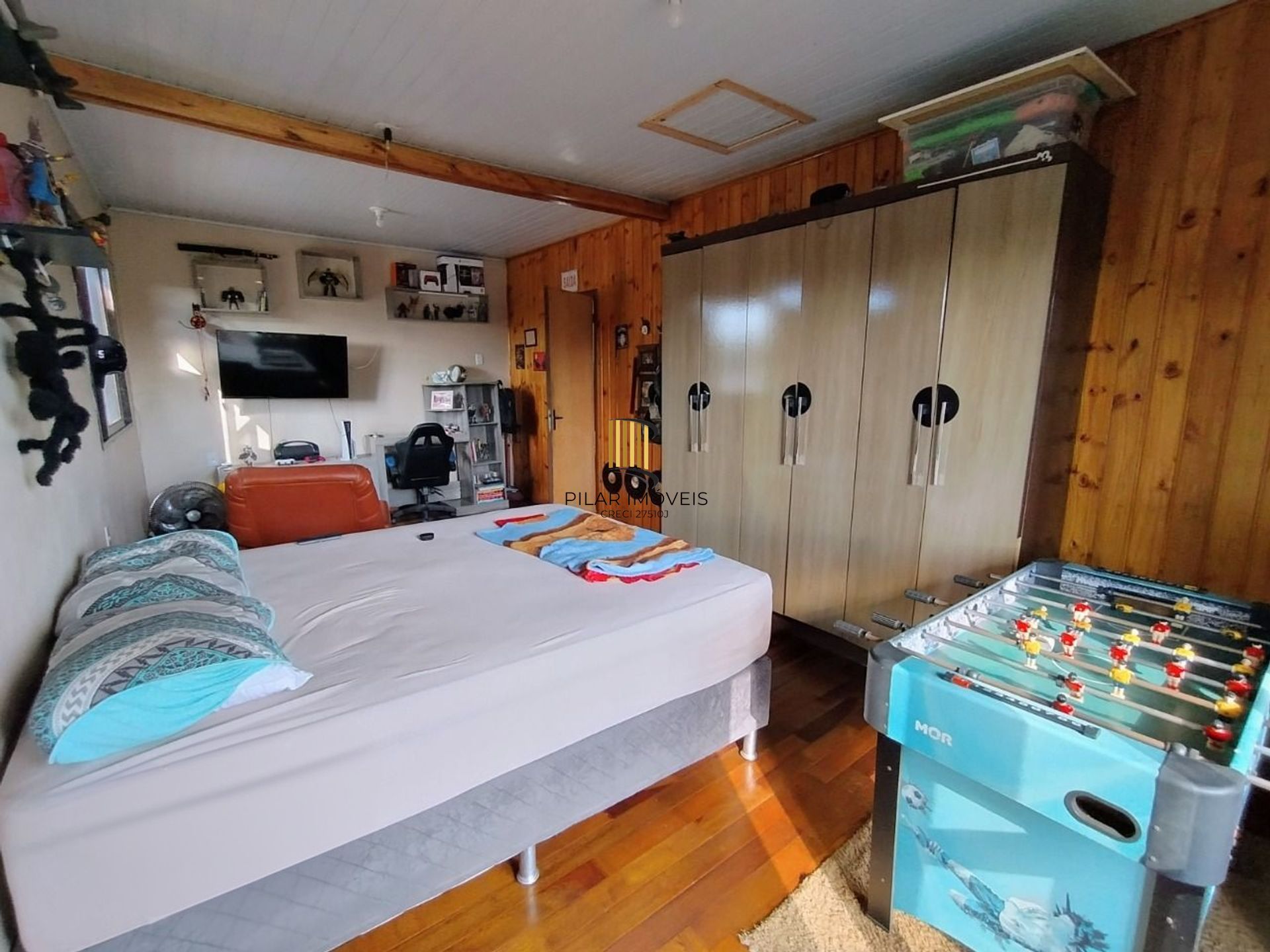 Casa de 4 dormitórios e 4 vagas de garagem em Canoas.