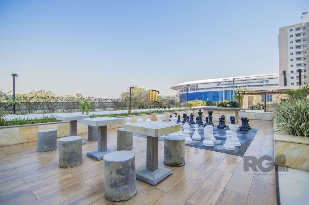 Apartamento de 2 quartos, 1 suíte, elevador e 1 vaga no bairro Humaitá.