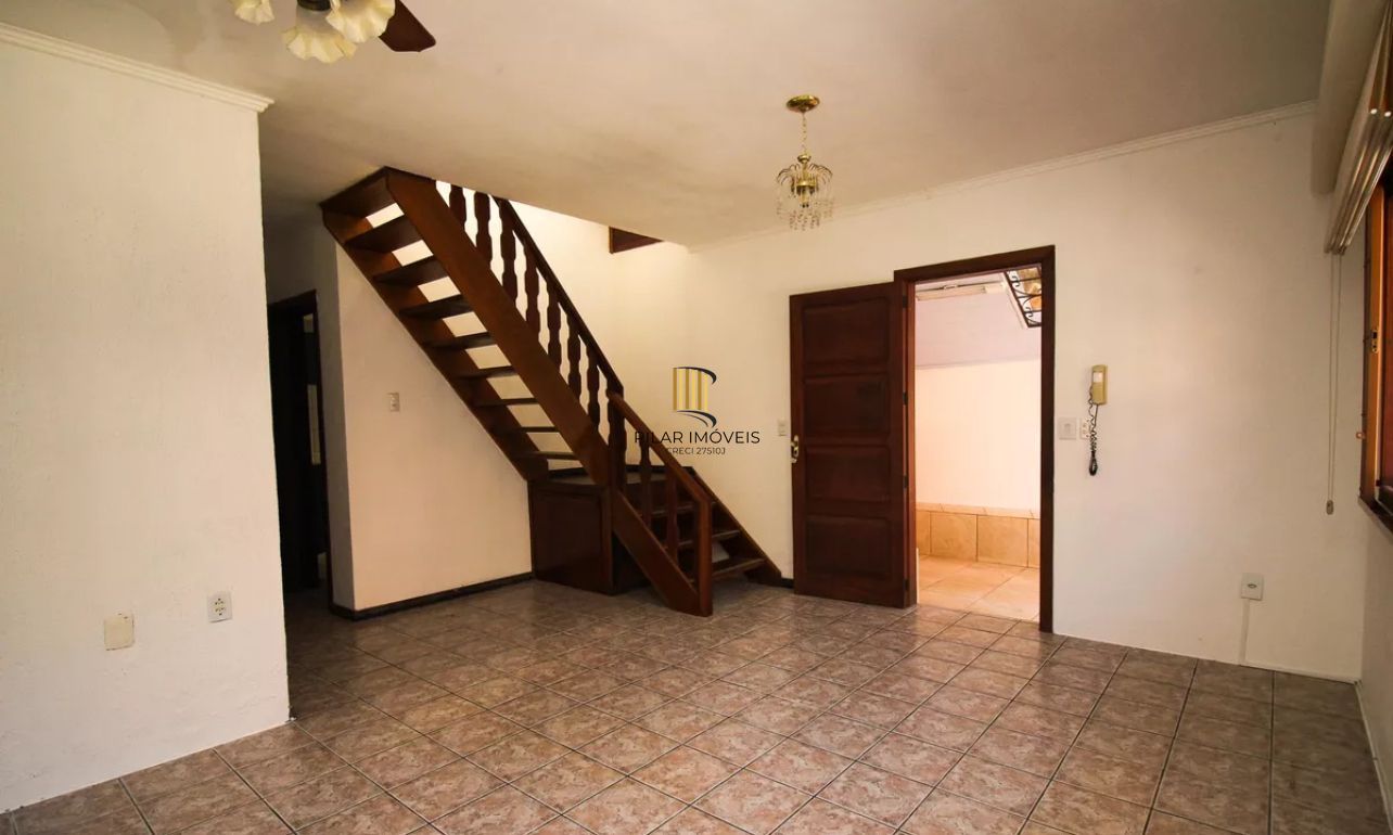 Casa Sobrado semi mobiliada com 3 dormitórios no Bairro Jardim Floresta
