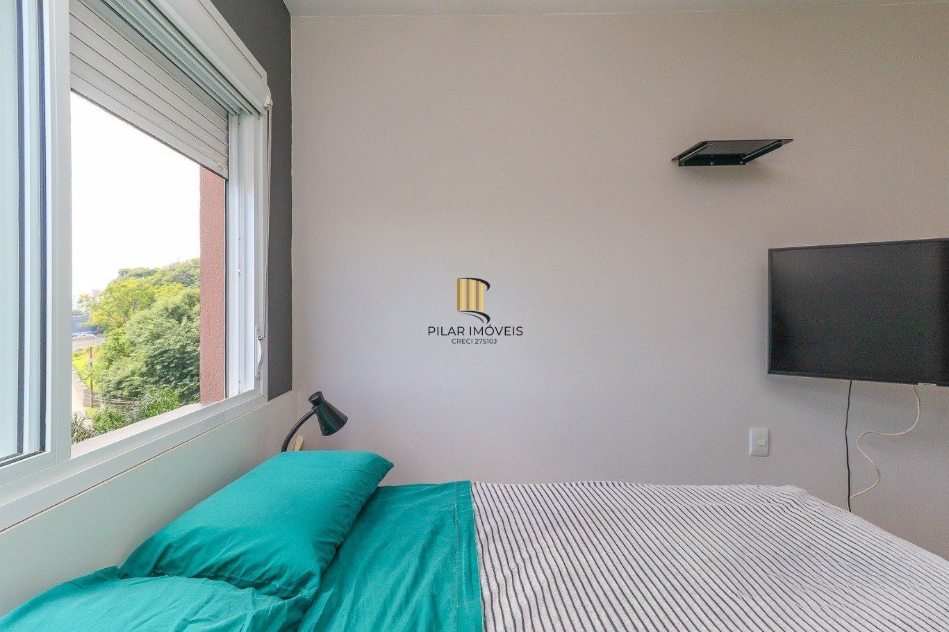 Apartamento de 3 dormitórios e 1 vaga de garagem no bairro Azenha/Porto Alegre.