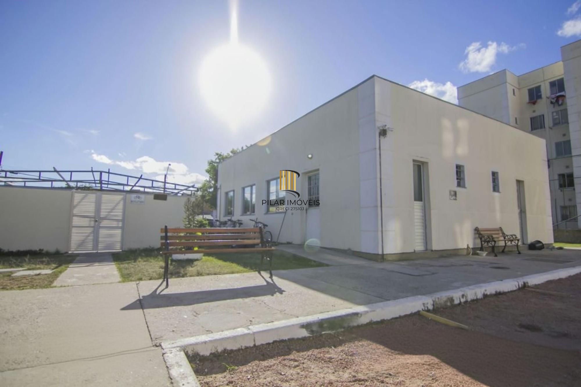 Apartamento com 2 quartos, vaga e salão de festa no bairro Passo das Pedras.