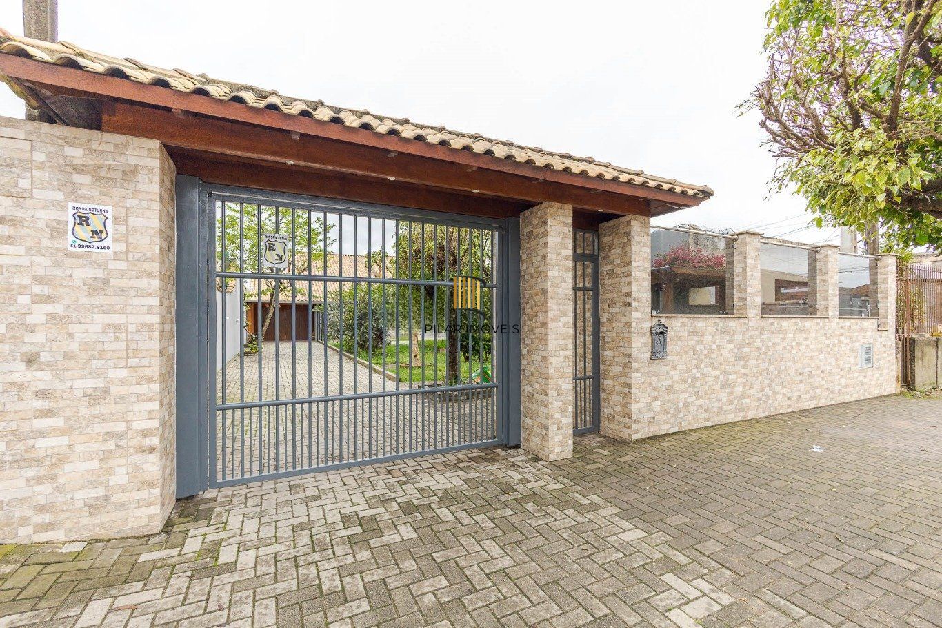 Casa com 4 dormitorios, 2 vagas de garagem em Canoas