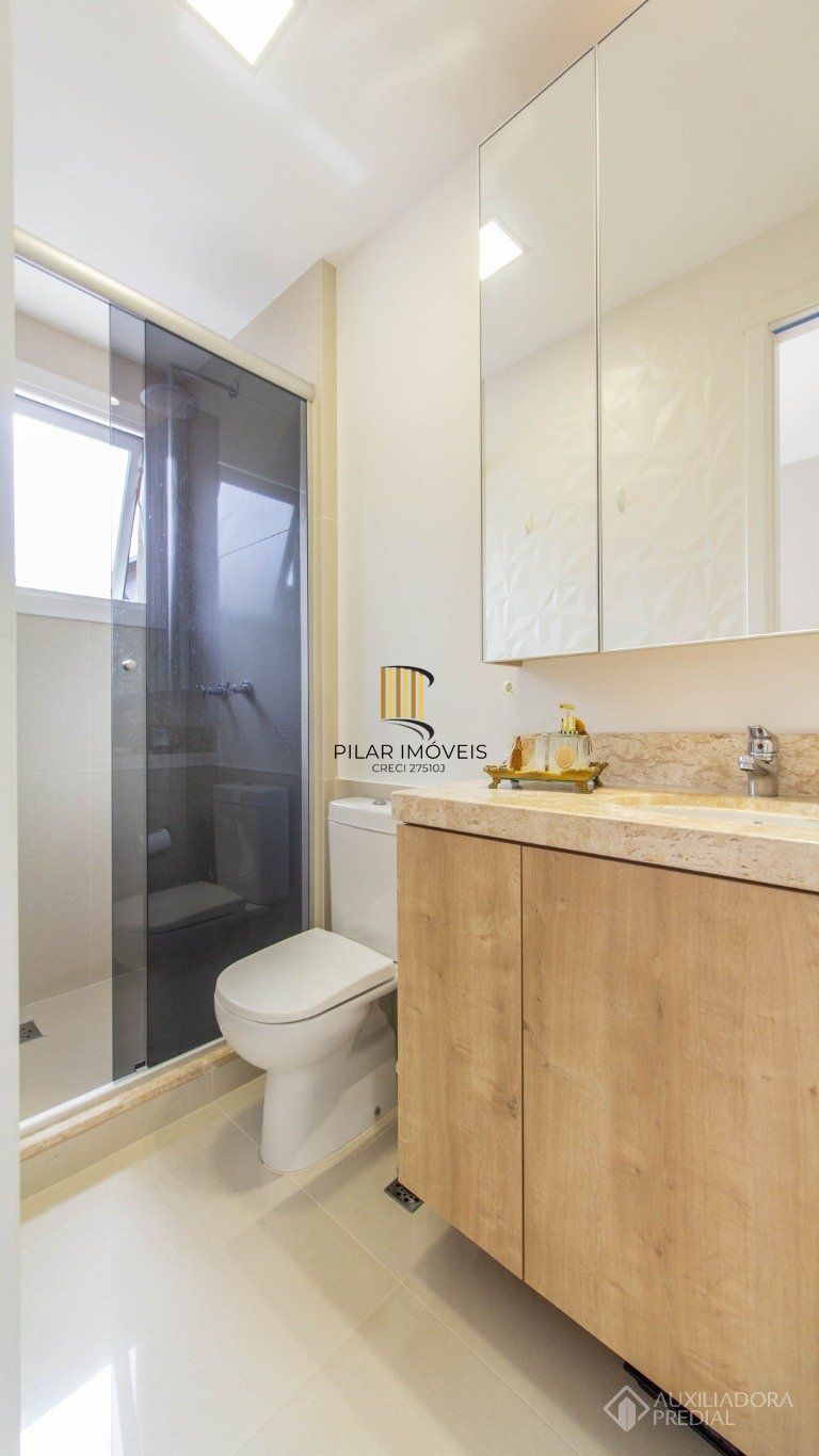 Casa em Condomínio com 3 quartos, 3 suítes, 2 vagas e 195m² no Jardim Carvalho.