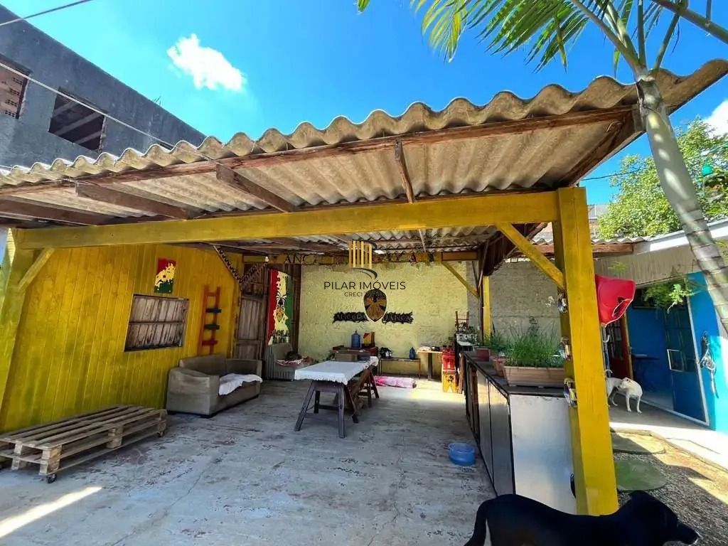 Casa com 3 quartos, vaga coberta e com muro no bairro Campos Novo