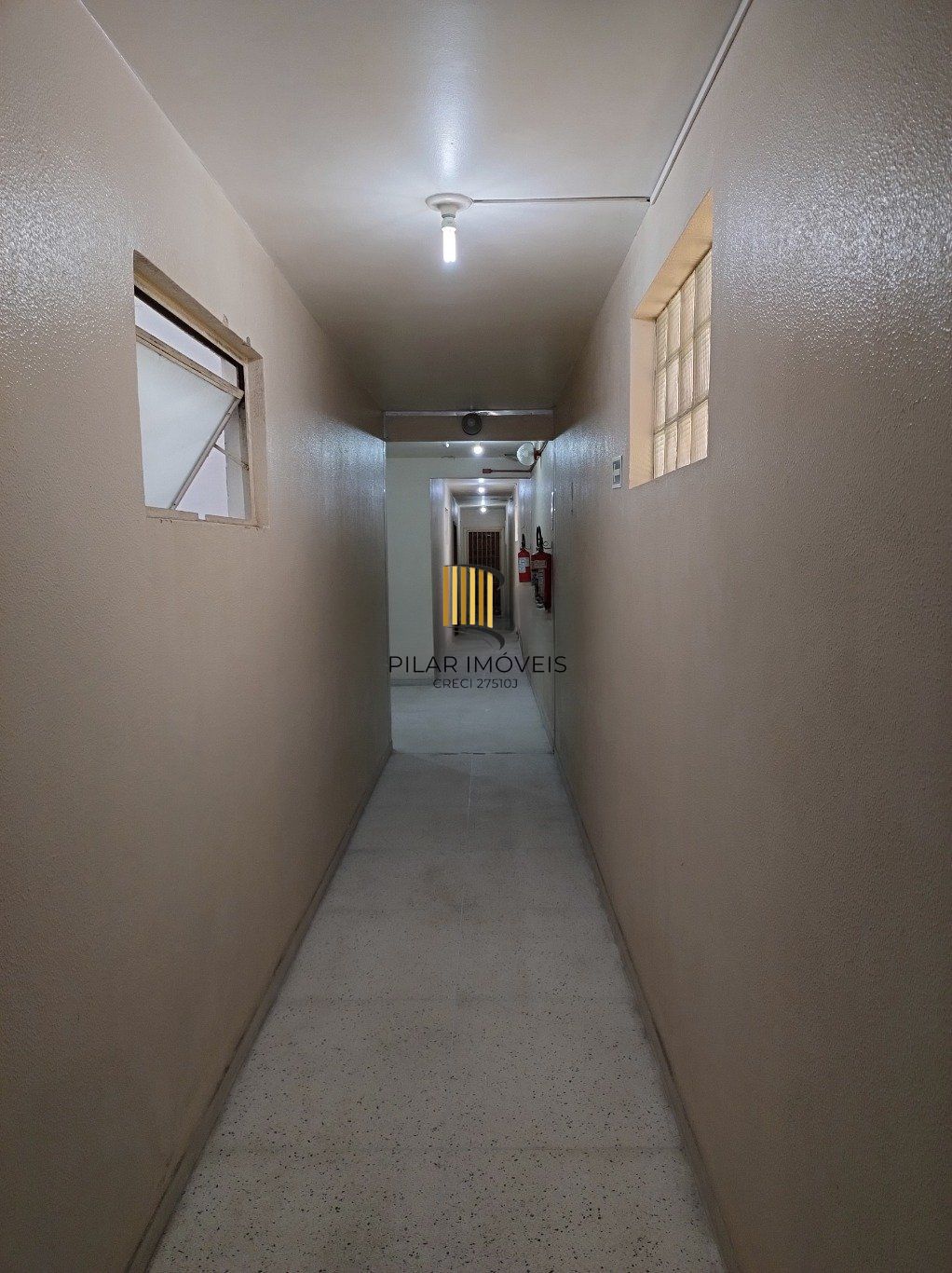 Apartamento semi mobiliado de 3 quartos, suíte, elevador e 1 vaga no Bom Fim