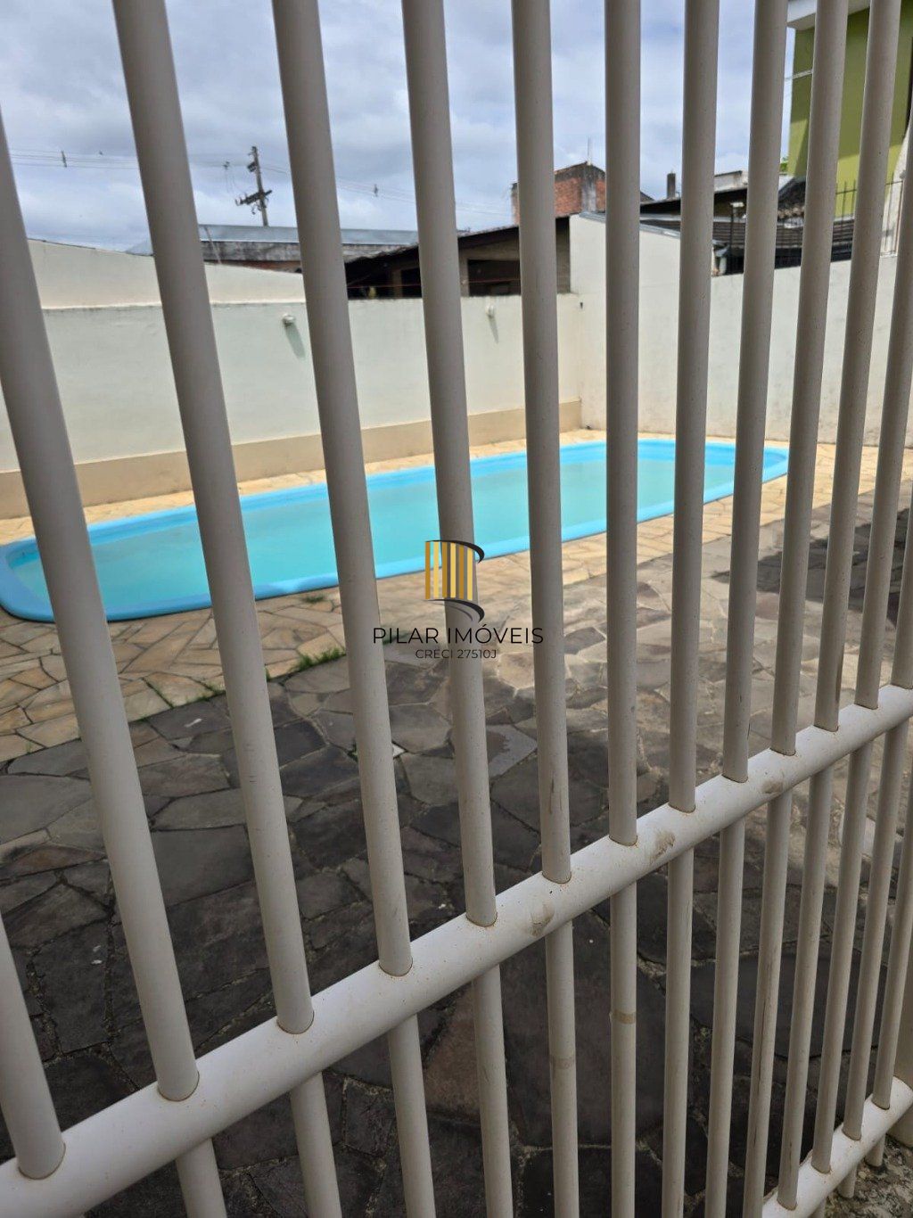 Casa de 3 dormitórios com  uma vaga de garagem no bairro Niterói Canoas.