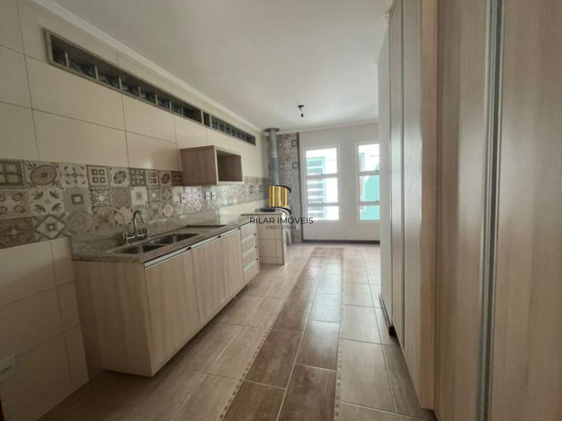 Casa de 2 dormitórios e 2 vagas de garagem em Canoas.