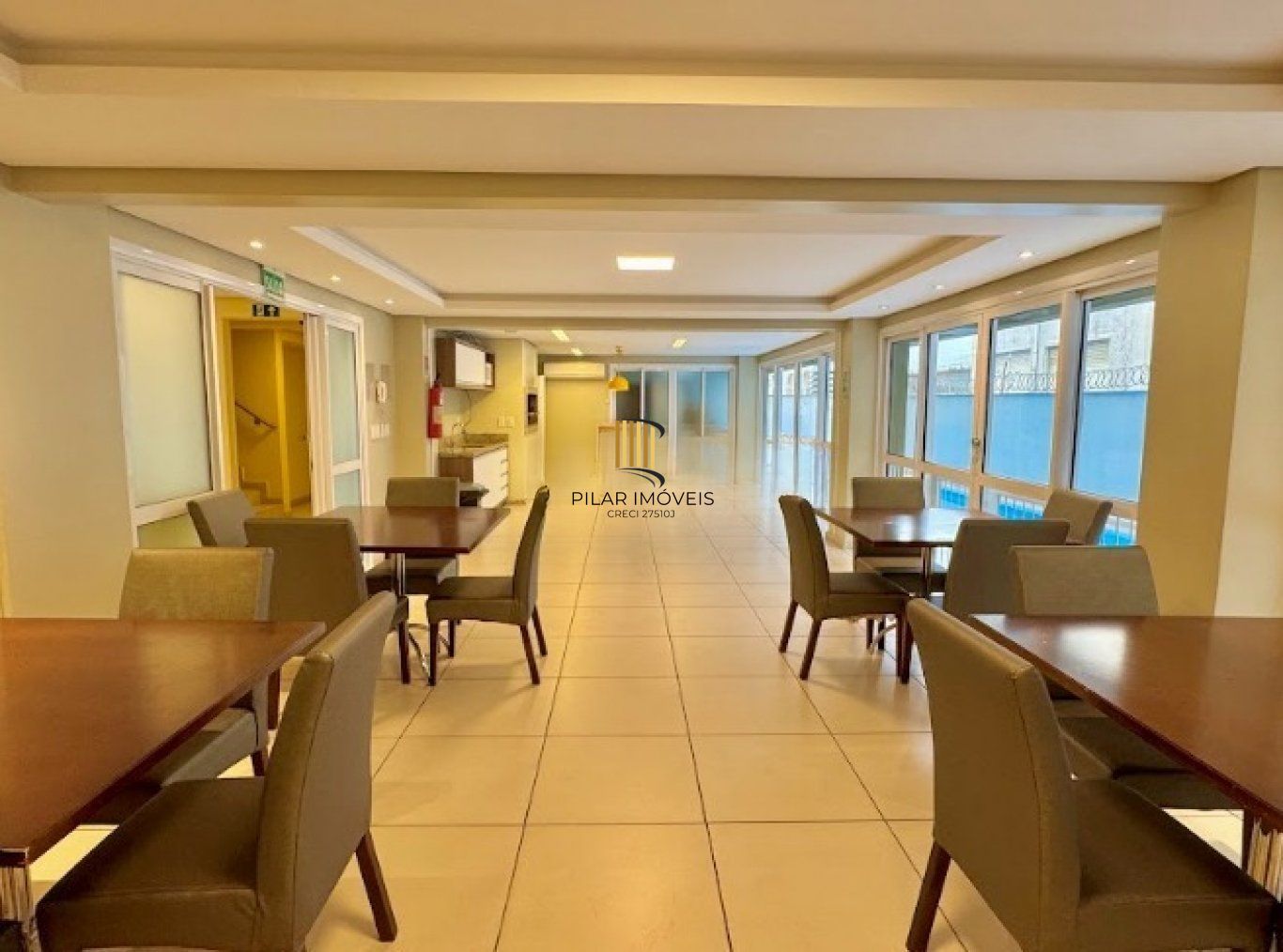 Apartamento semi mobiliado de 2 dormitórios bairro Bom Fim