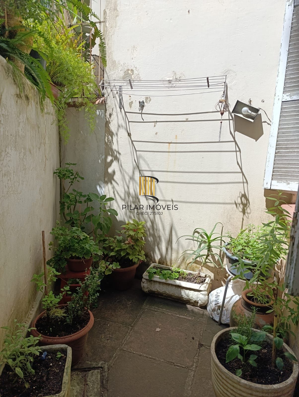 Apartamento térreo de 2 dormitórios no bairro Moinhos de Vento