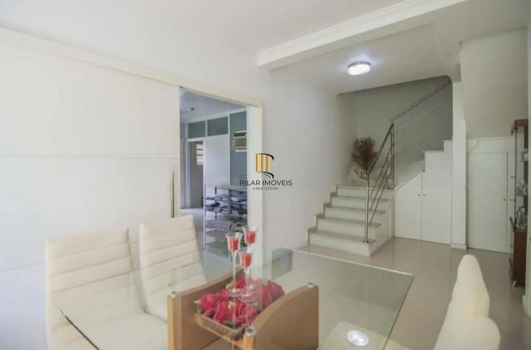 Casa com piscina e 4 suítes no Bairro Vila Ipiranga