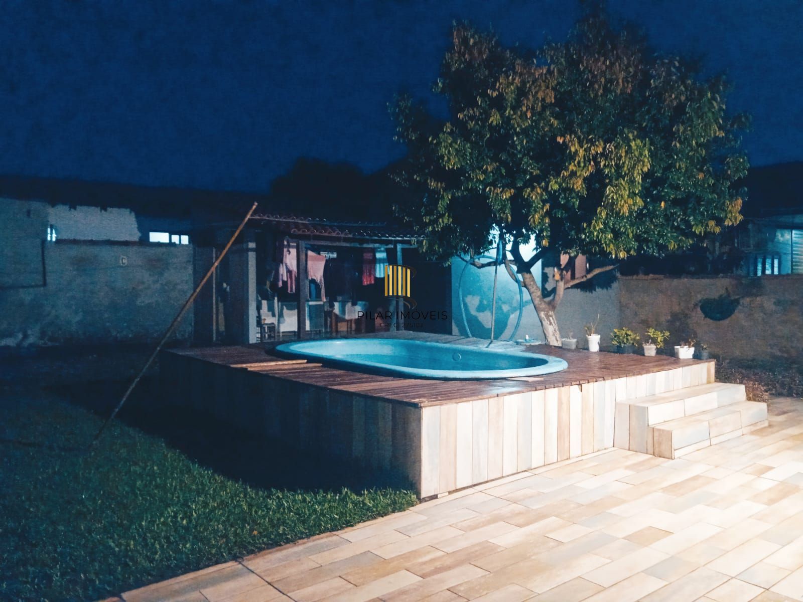 Casa com Piscina à Venda na Vila Elsa – 3 Dorms e Garagem Coberta