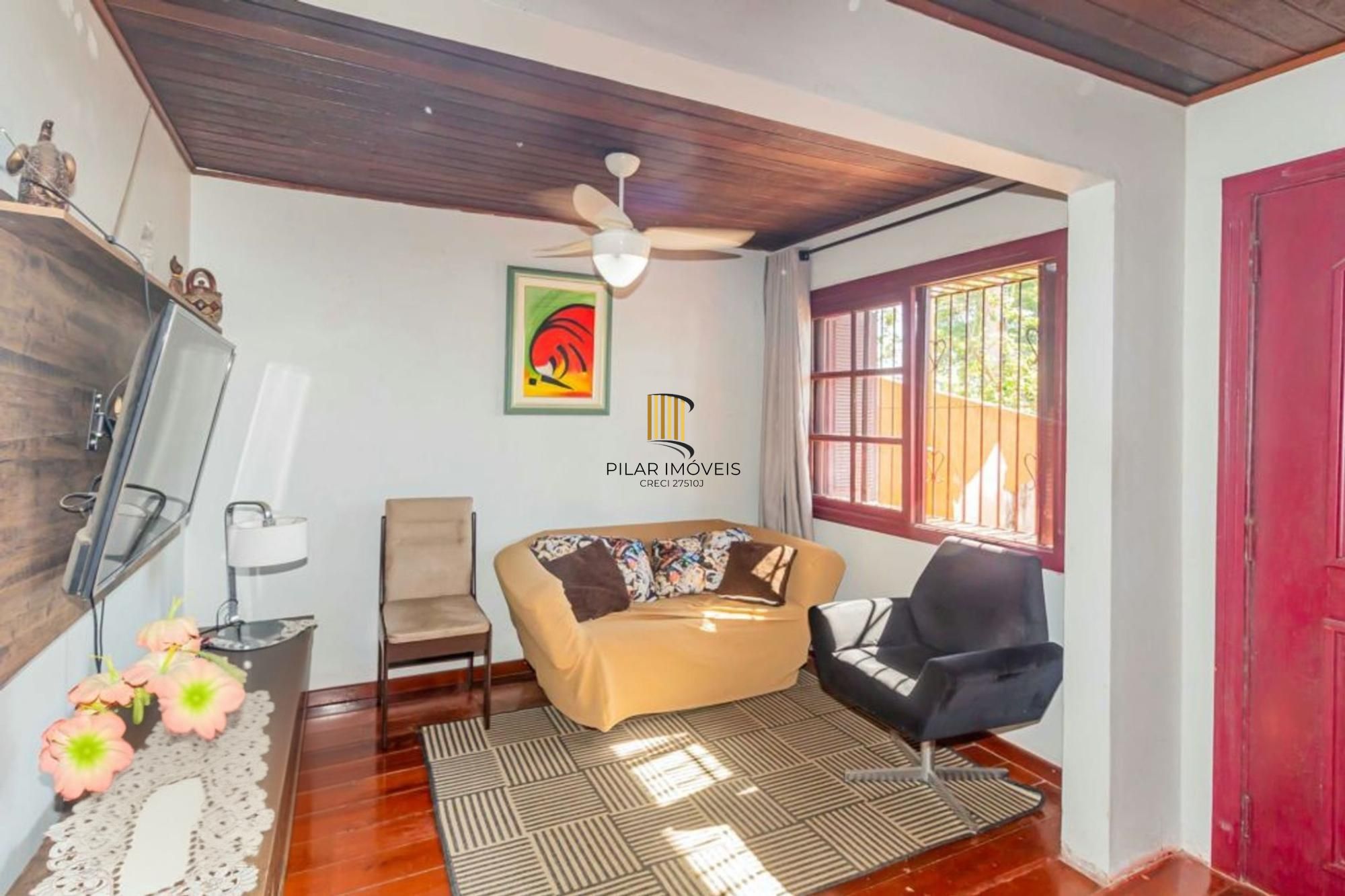 Casa com varanda fechada, 3 quartos, 2 vagas no bairro Farroupilha