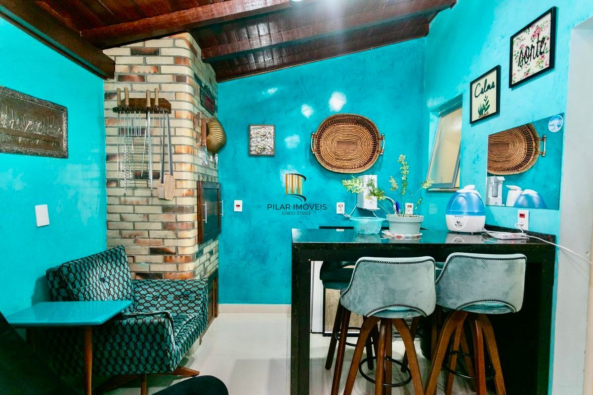 Casa 2 dormitórios 2 vagas cobertas em condomínio com Piscina Porto Alegre