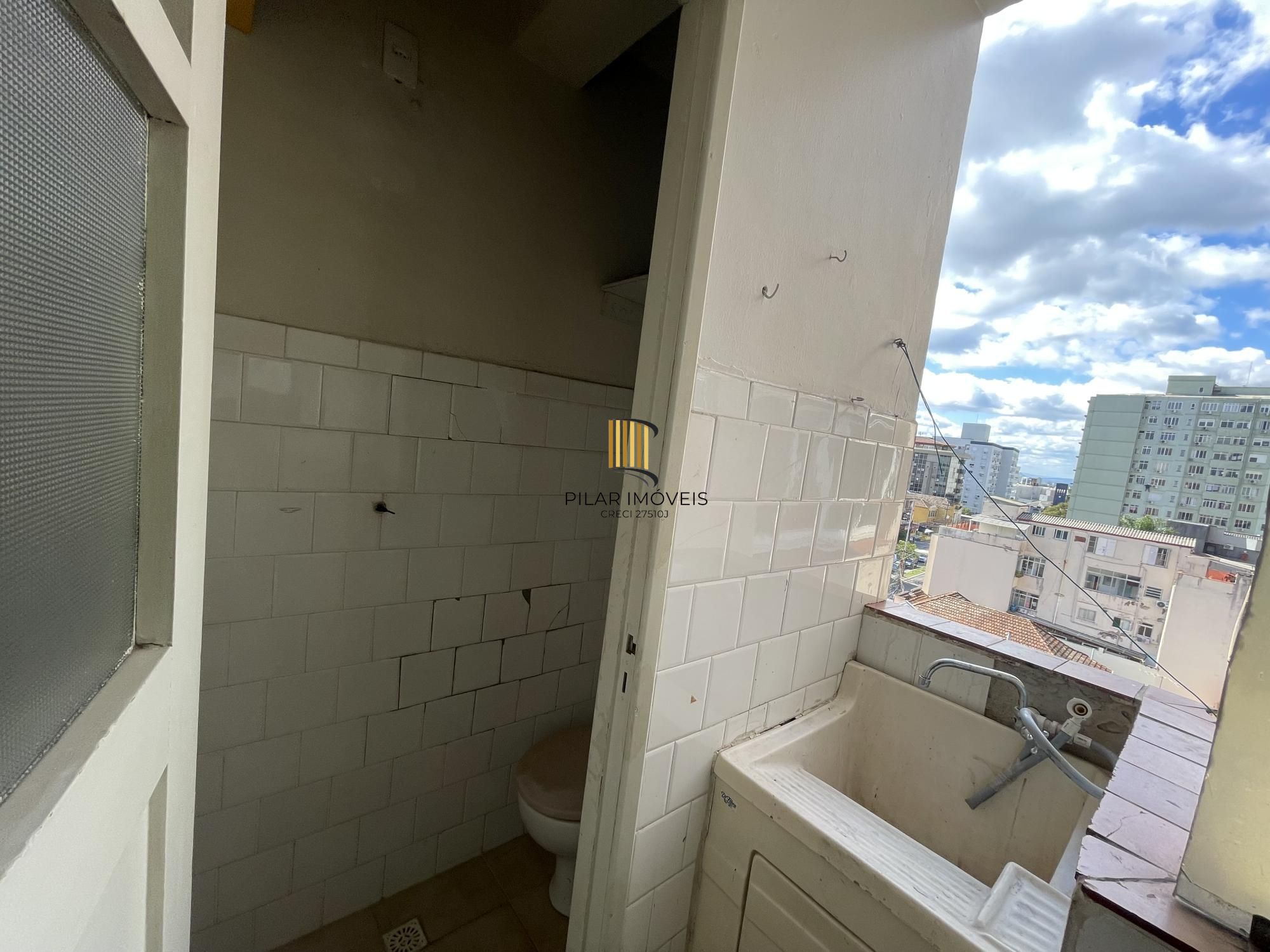 Apartamento 2 dormitórios com dependência 70m2 Moinhos de Vento Av. Cristóvão C