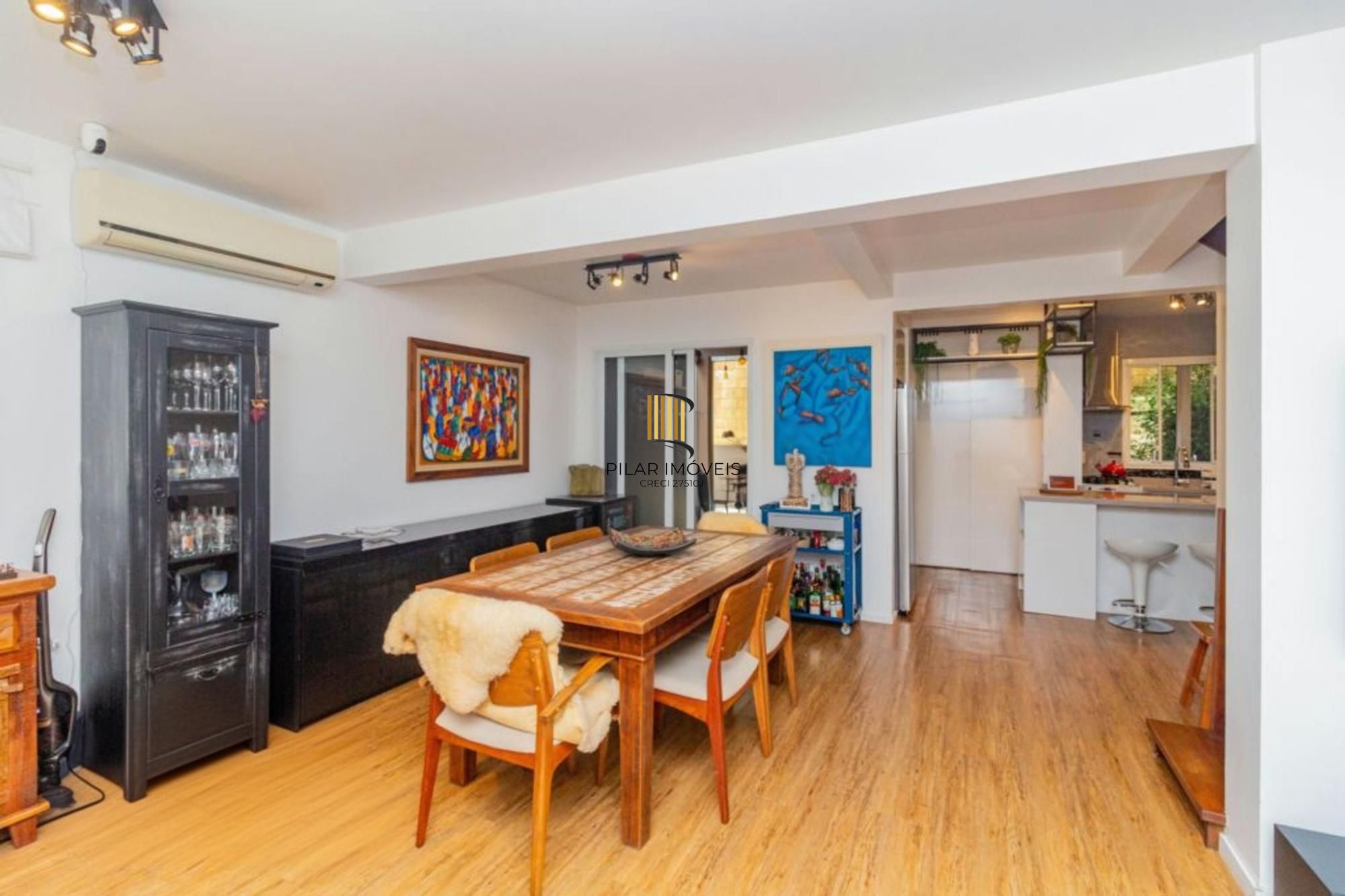 Casa em condomínio fechado de 3 quartos, suíte,2 vagas no bairro Mário Quintana