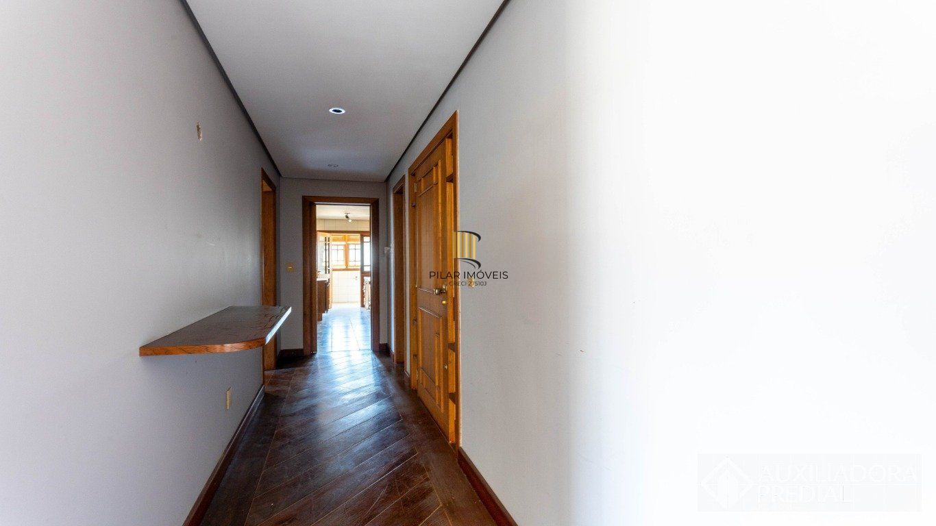 Apartamento 3 Dormitórios, 1 súite, elevador, 2 vagas no Petrópolis.