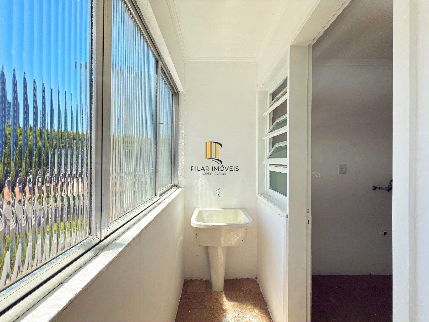 Cobertura com 2 quartos, vaga, elevador e churrasqueira  no bairro Cristal.