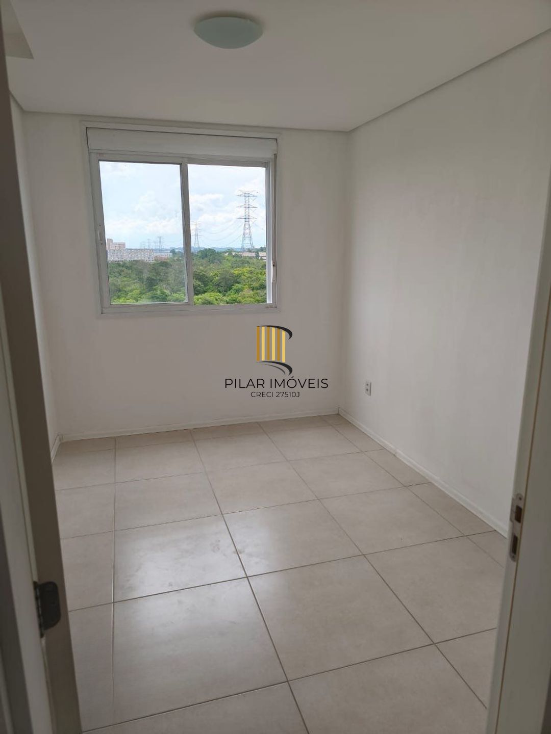 Apartamento de 2 dormitórios, elevador e 1 vaga de garagem em Canoas.