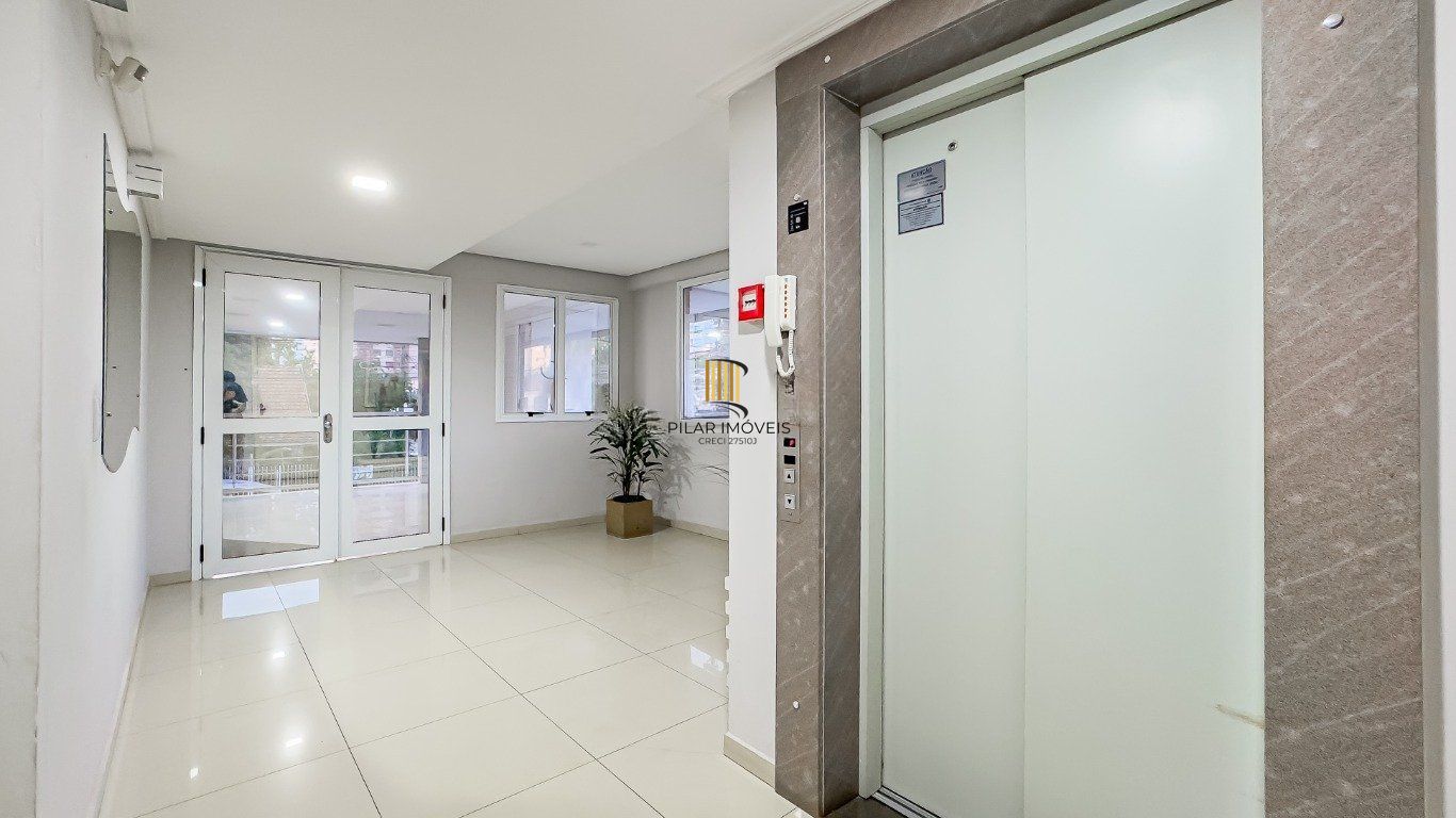 Apartamento com 3 quartos (1 suíte) e 2 vagas no Bairro Passo da Areia.