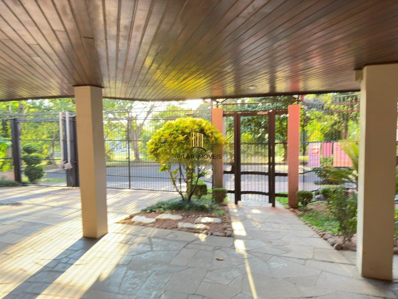 Cobertura de 2 quartos, suíte, 2 vagas no bairro Jardim Planalto.