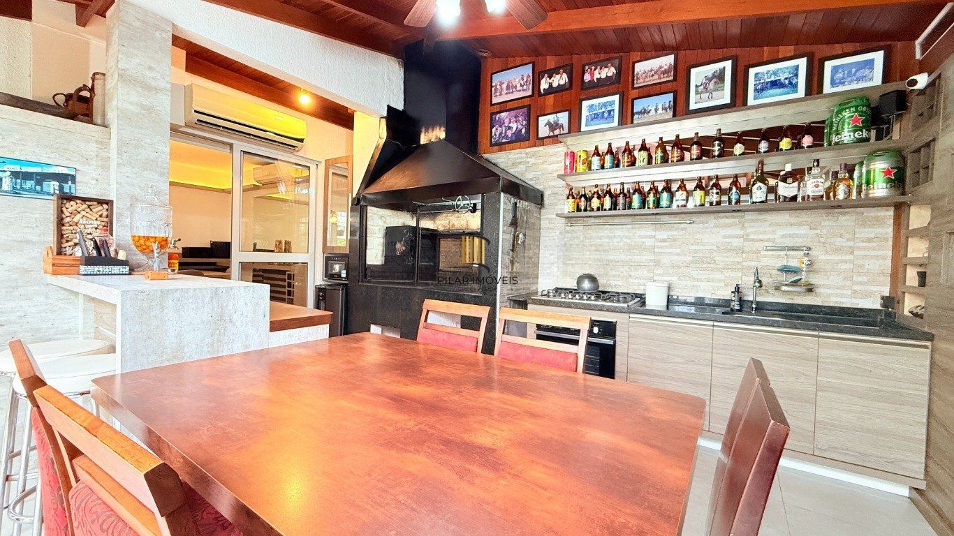 Casa em condomínio fechado com 4 dormitórios bairro Agronomia.