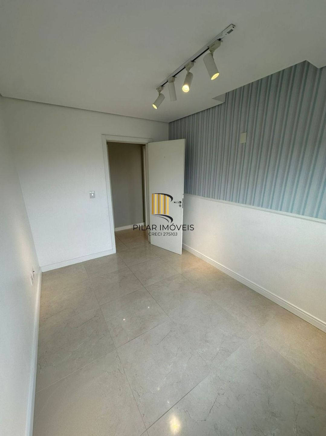 Apartamento 65m² com 2 dormitorios, com elevador e 1 vaga de garagem em Canoas.