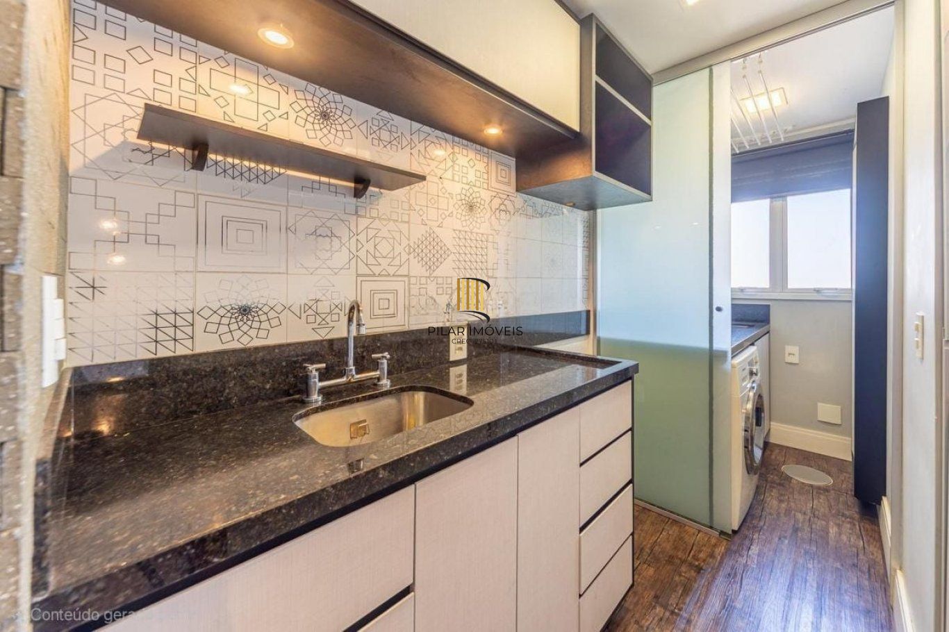 Apartamento 2 Dormitórios, Suíte, 2 vagas e elevador no Passo da Areia