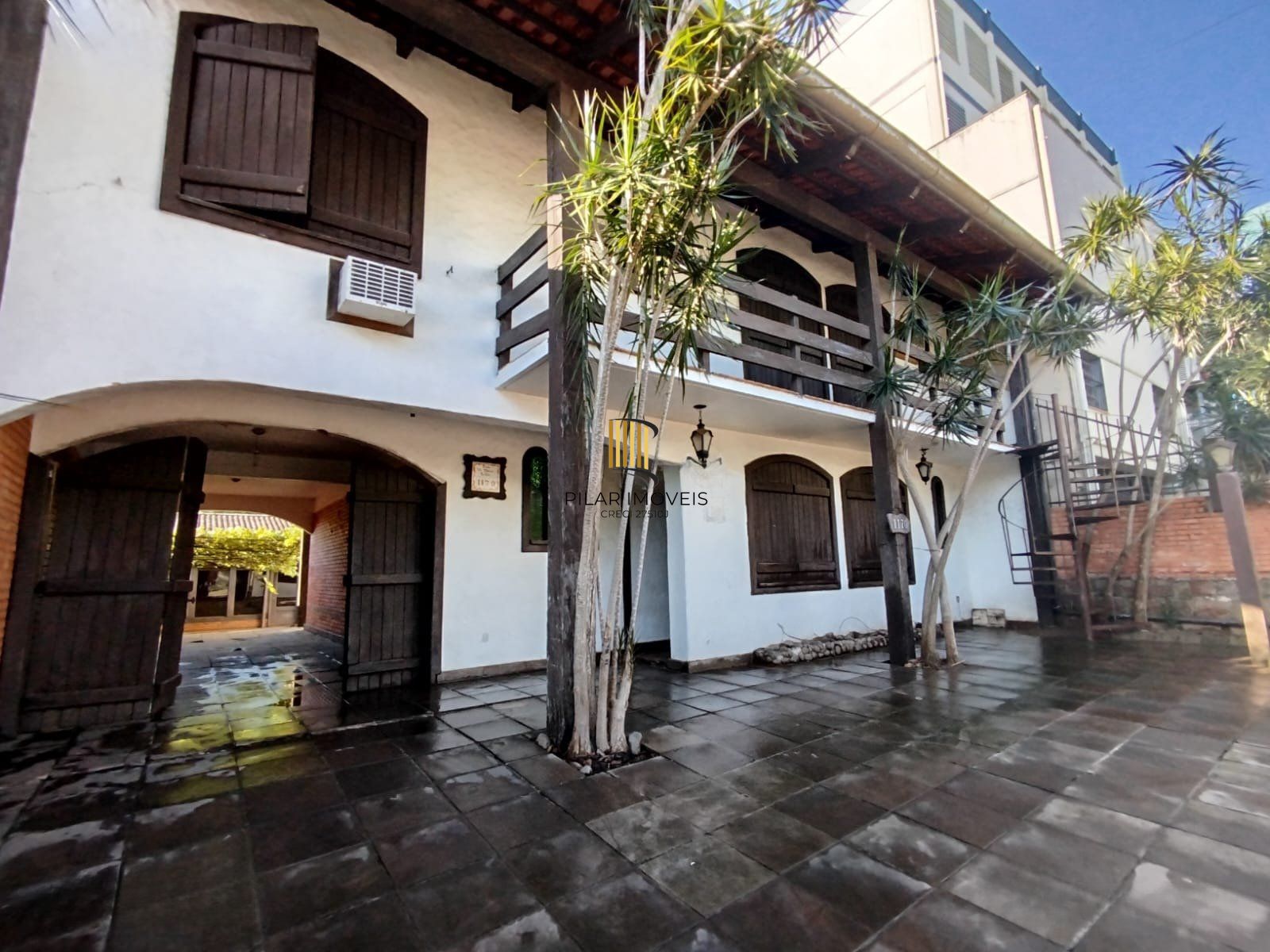 Casa com 5 quartos, 5 vagas e 265m² à venda no bairro Tristeza.