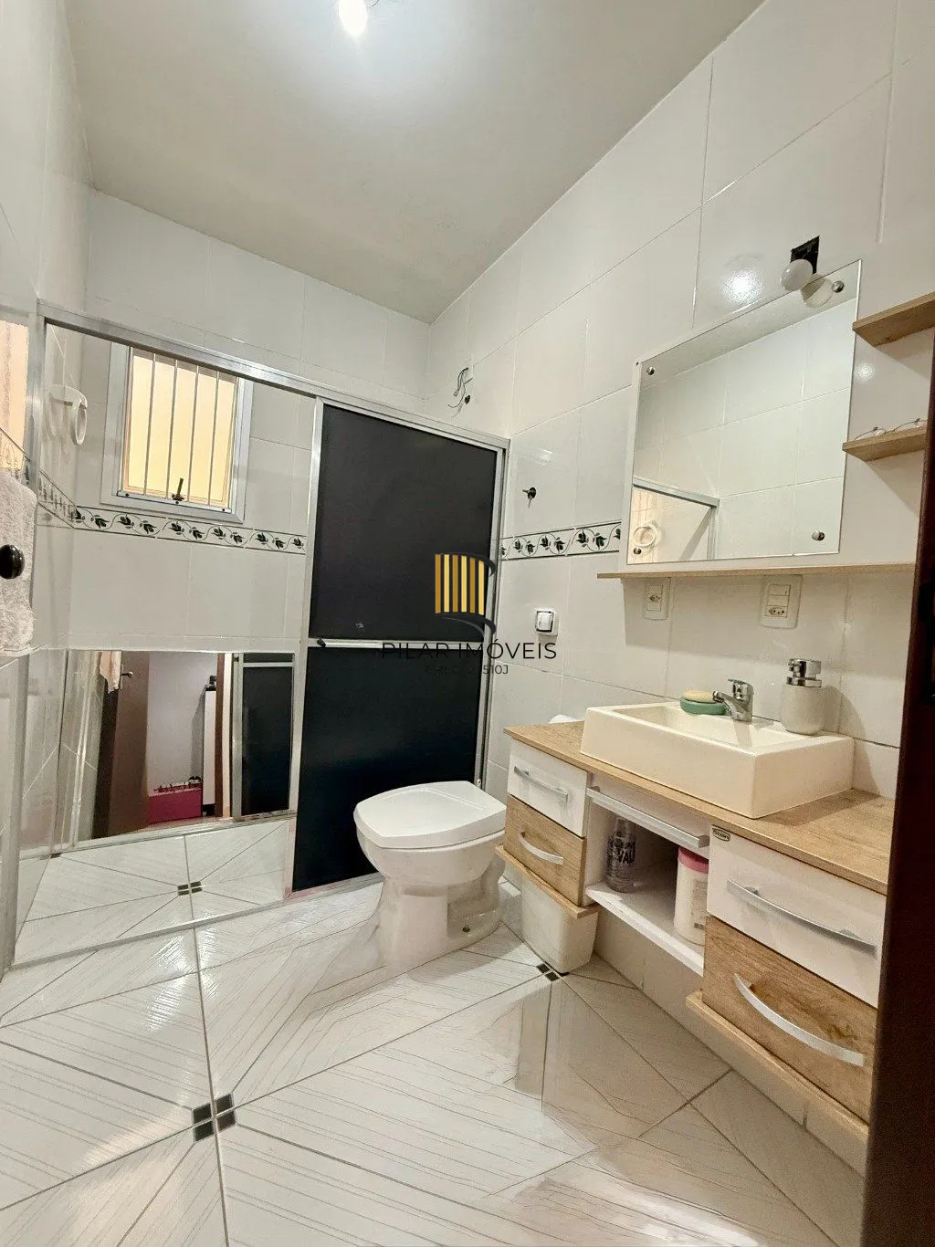 Casa de 4 dormitórios e 3 vagas de garagem em Canoas.