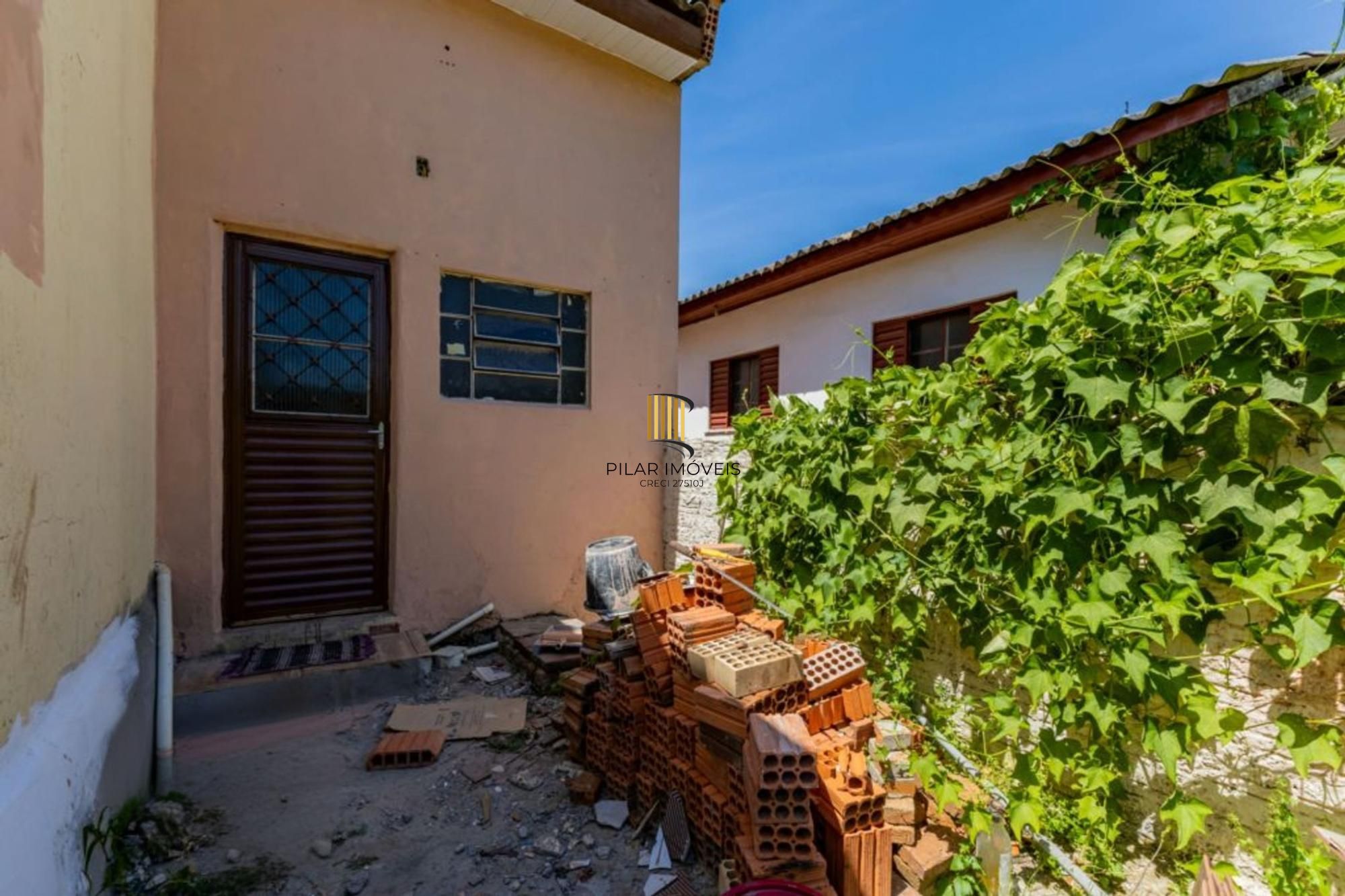 Casa com 3 Quartos e 2 vagas no Bairro Morro Santana