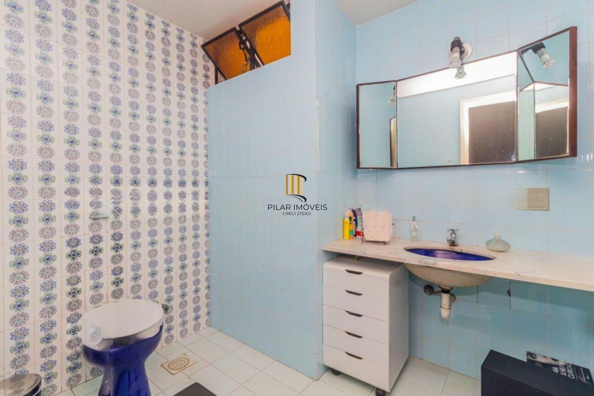 Casa com 255 metros privativos e pátio com piscina no Bairro Higienópolis