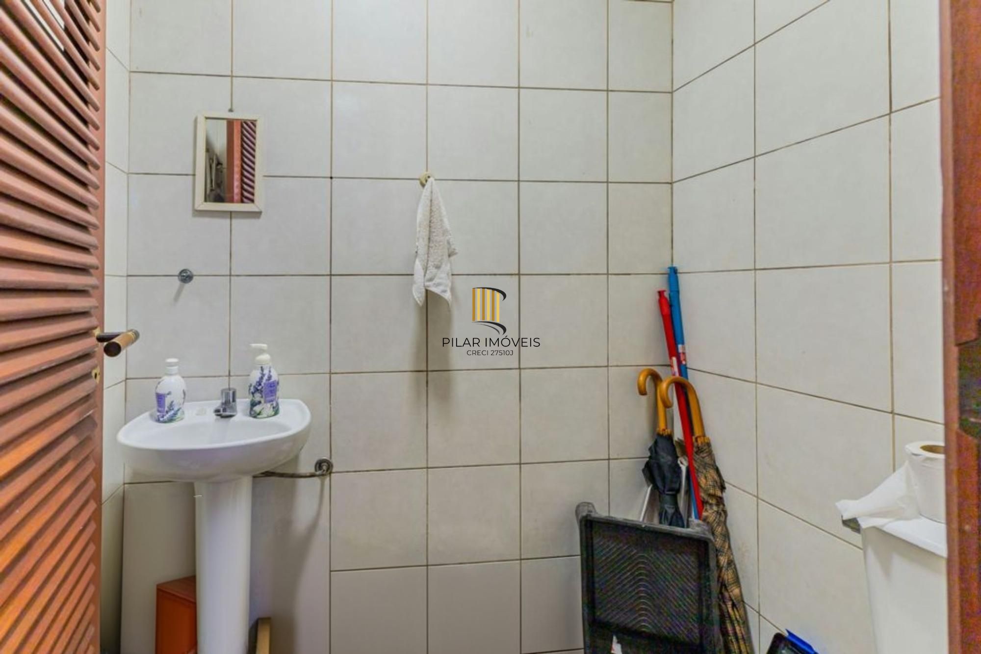 Casa com 1.640,00m², 3 dormitórios, 4 vagas à venda Rua Marista.