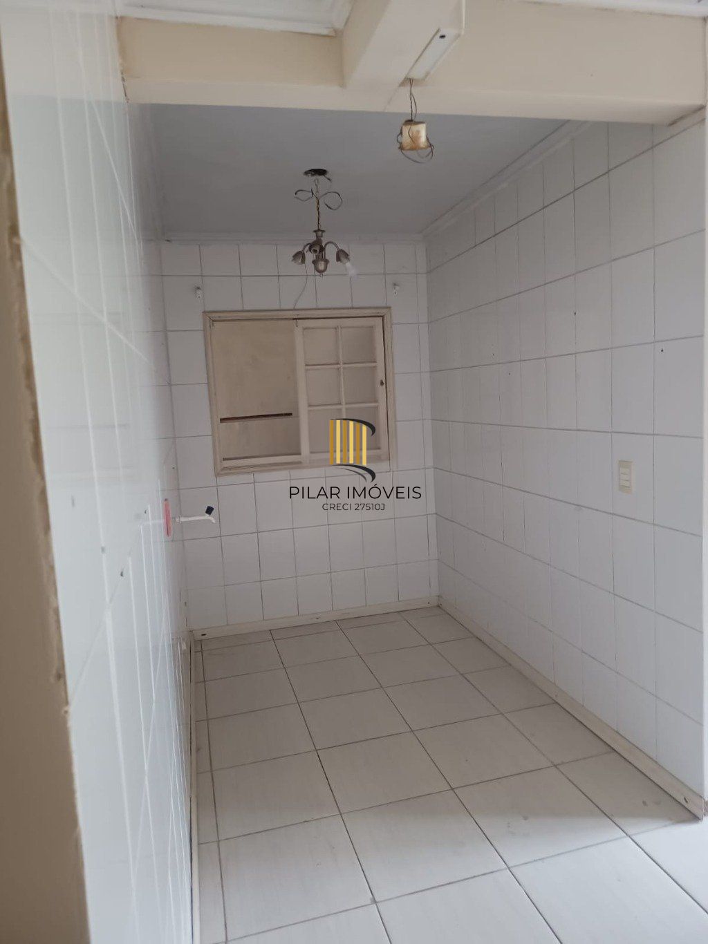 Casa com 2 dormitórios e 2 vagas de garagem em Canoas.