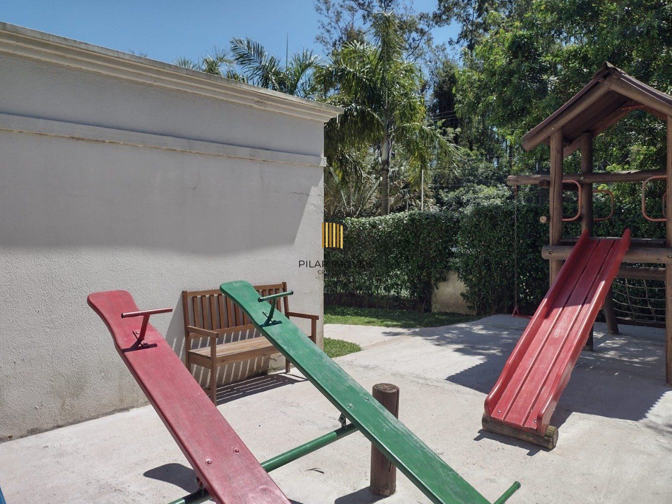 Apartamento 2 Dormitórios Térreo com Portaria 24h no Morro Santana