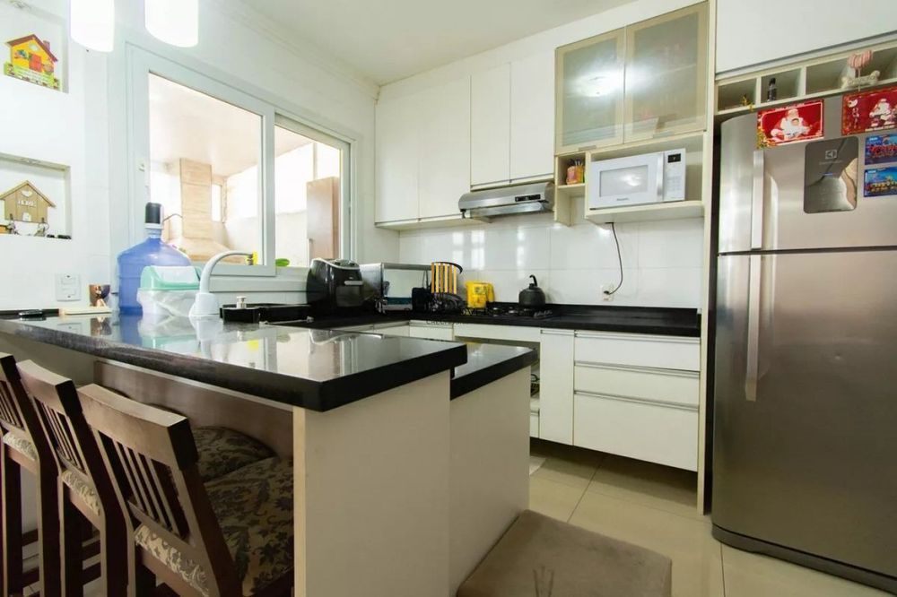 Casa de 3 dormitórios e 2 vagas de garagem em Canoas.