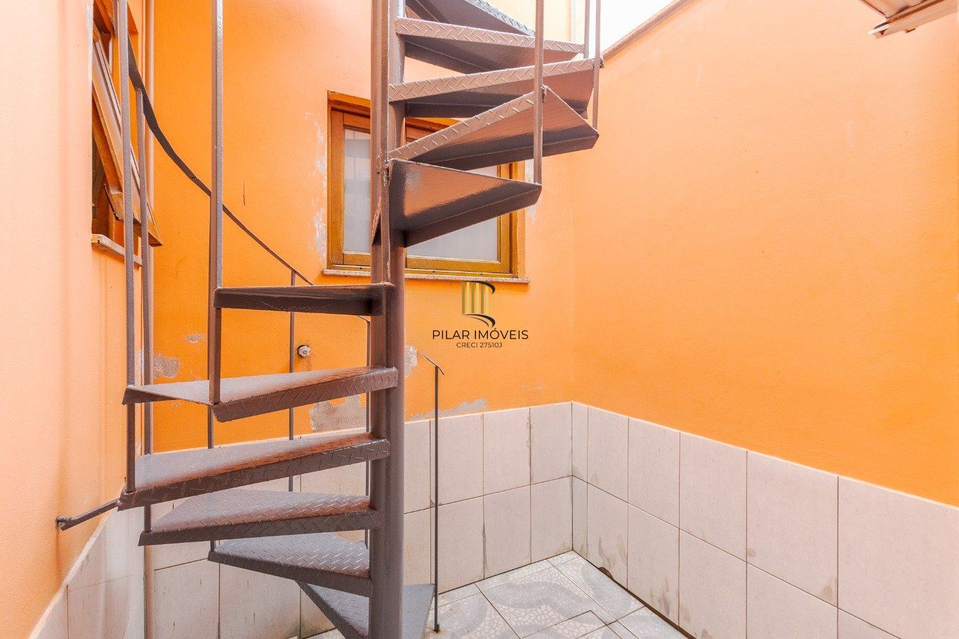 Casa com 4 dormitorios, 2 vagas de garagem em Canoas