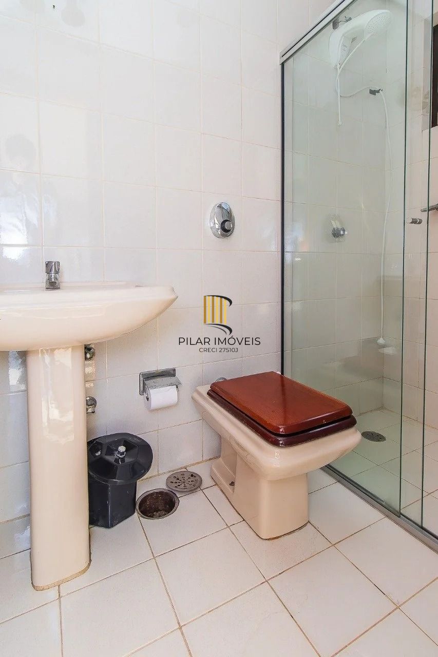 Cobertura de 3 quartos com piscina e 2 vagas no Bairro Mont Serrat.